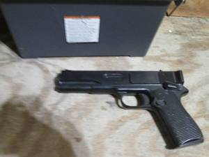 Metal Marksman 177 caliber BB gun with ammo case