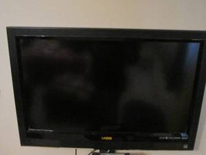 Vizio 32 flat-screen HD-TV with remote