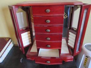Wood vanity top 6-drawer jewelry box. Sides each open outward for easy necklace and ring storage and access