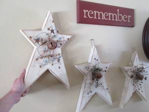3 decorative Wood Stars with Wood Remember wall sign