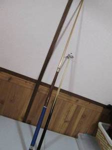 Standard style pool cue with Breaker cue