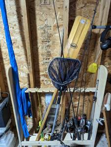 Assortment of fishing Pauls connect, rowing oar and rod holder