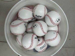 lot 15 image: (24 Pack) Rawlings Bucket of Official League Recreational Grade OLB3 Baseballs