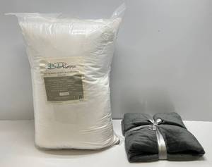 lot 91 image: Bella Rosso 2 Pack All Season Down Alternative Pillows & Fleece Blanket