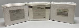 lot 94 image: Bella Rosso Brushed Microfiber Sheet Sets (Queen Size)