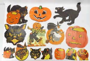 lot 131 image: Vintage Halloween Paper Cutouts Cats, Pumpkins & More