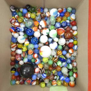 lot 134 image: 5lb Box of Vintage Marbles Christensen, Akro Agates & more