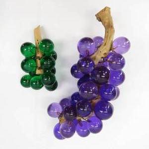lot 139 image: Grouping of Decorative Glass Grapes Green & Purple