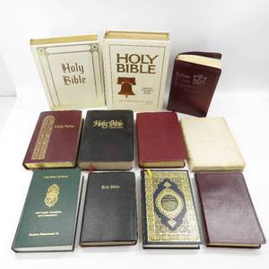 lot 142 image: Grouping of Vintage Bibles, Gold Gilding, Hardcover, Leather Cover & More
