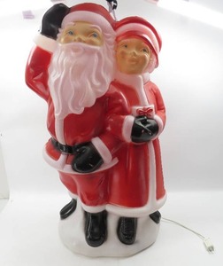 lot 150 image: Vintage Blow Mold Santa Mr. and Mrs. Claus 1 Piece 1978 Empire
