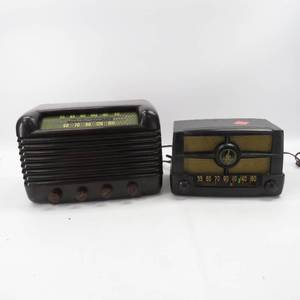 lot 183 image: Grouping of 2 Vintage Brown Emerson Tabletop Tube Radios