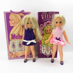 lot 239 image: 2 Vintage Crissys Cousin Velvet Dolls - Ideal Toy Corp - 1970 and 1971 - Growing Hair