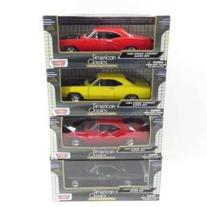 lot 262 image: Grouping of 4 New in Box Motor Max American Classics 124 Scale Diecast Cars