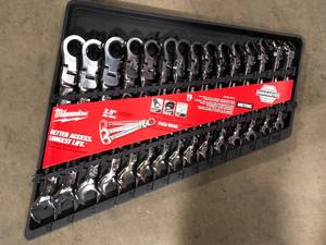 lot 7 image: Milwaukee 144-Position Flex-Head Ratcheting Combination Wrench Set Metric (15-Piece) Customer Returns See Pictures
