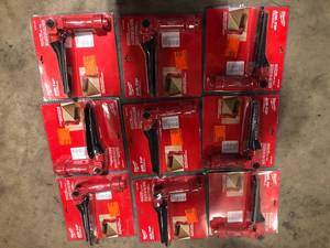 lot 11 image: Lot of Milwaukee AIR-TIP 1-14 in. - 2-12 in. Low-Profile Pivoting Brush WetDry Shop Vacuum Attachment (1-Piece) Customer Returns See Pictures