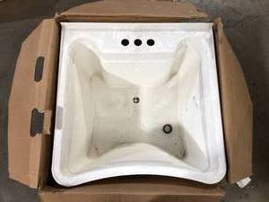 lot 19 image: Glacier Bay All-in-One 24 in. x 24 in. 20 Gal. Freestanding Laundry Tub in White, with Non-Metallic Pull-Out Faucet in Chrome  Customer Returns See Pictures
