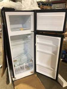 lot 26 image: Vissani 7.1 cu. ft. Top Freezer Refrigerator in Stainless Steel Look  Slightly Damaged Customer Returns See Pictures