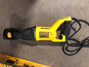 lot 28 image: DEWALT 12 Amp Corded Variable Speed Reciprocating Saw Customer Returns See Pictures