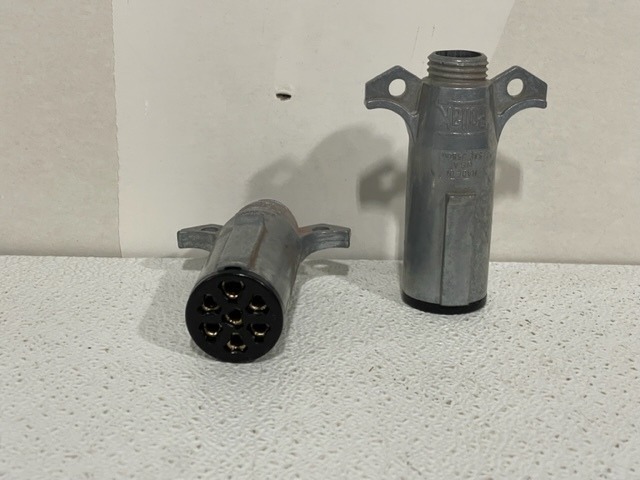 lot 116 image: Pollak 7 Pin Trailer Plugs