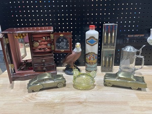 lot 33 image: Collectible Items