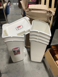 lot 54 image: Rubbermaid Dual Action Lid Trash Can 11.3 Gallon