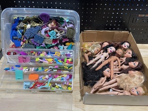 lot 68 image: Bratz Dolls 1st Edition Original