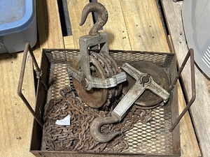 lot 78 image: Chain Hoist