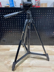 lot 99 image: Vanguard Tripod Stand