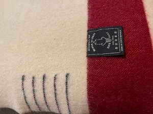 lot 323 image: Hudson Bay 5 point Beaver Blanket 100% Wool made in Czech