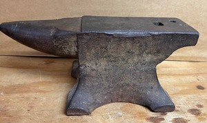 lot 3 image: Anvil 50 pounds