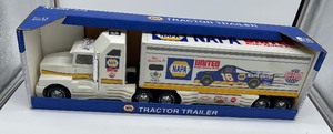 lot 7 image: NAPA Tractor Trailer by Nyline Toys 361-N