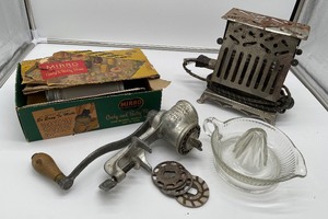 lot 8 image: Vintage Kitchen Lot Toaster, Meat Grinder