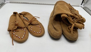 lot 37 image: Minnetonka Moccasin Boots Size 8