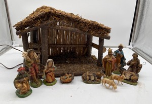 lot 38 image: Italian Nativity Set with Original Box Made in Italy