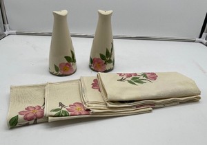 lot 152 image: Vintage Franciscan Desert Rose Salt and Pepper Shakers and Four Cloth Napkins