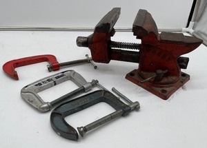 lot 168 image: Vintage Scout 4 Bench Vise USA and Clamps