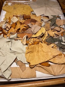 lot 213 image: Lot of BuckskinLeather pieces and scraps