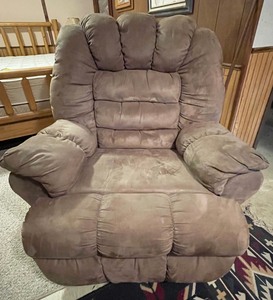 lot 235 image: Recliner Rocker Oversized