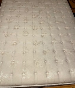 lot 236 image: Queen size mattress Simmons includes box spring