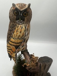 lot 181 image: Wood Carved Owl by Backyard Birds