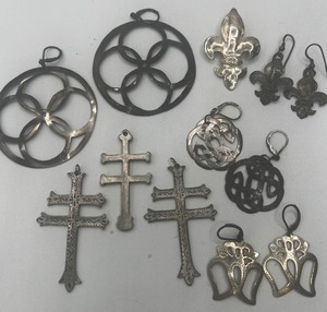 lot 308 image: Jerusalem Cross x 3, Celtic earrings Fleur-de-lis pin and earrings