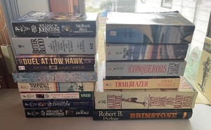 lot 257 image: Lot of 14 books softcover