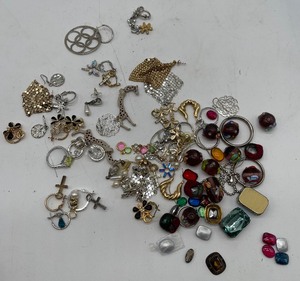 lot 275 image: Jewelry Lot for Crafting