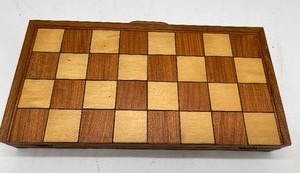 lot 282 image: Chess Board, travel, folding
