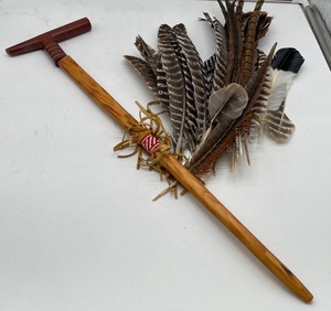 lot 176 image: Native American Peace Pipe and Feathers