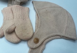 lot 194 image: Vintage Antique Baby Clothing Light Pink Sweater Set LOT