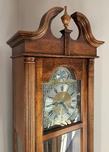 lot 20 image: Howard Miller Grandfather Clock