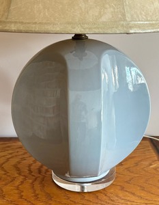 lot 104 image: Lovely Ceramic Table Lamp with Lucite Base