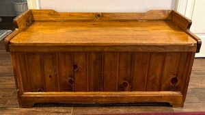 lot 108 image: Vintage Wooden Hinged Storage Bench