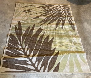 lot 107A image: Leaf Motif  IndoorOutdoor Area Rug